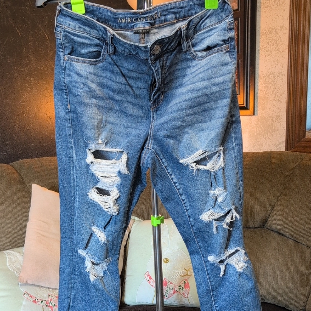 American Eagle Outfitters Distressed Blue Cropped Jeans